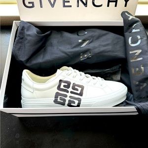 New GIVENCHY men’s size 41.5
